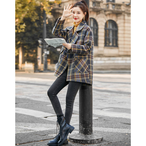 Palton dama in carouri model retro cu buzunar