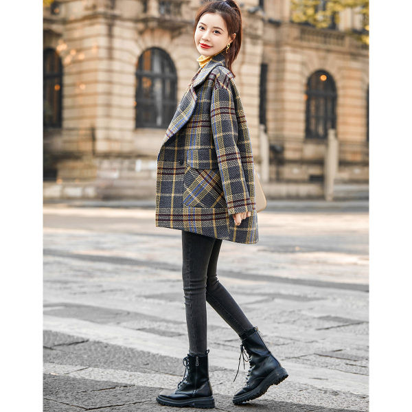 Palton dama in carouri model retro cu buzunar