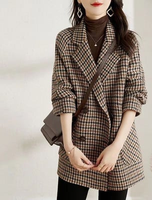 Palton de damă în carouri cu căptușeală și buzunar