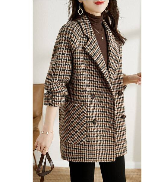 Palton de damă în carouri cu căptușeală și buzunar