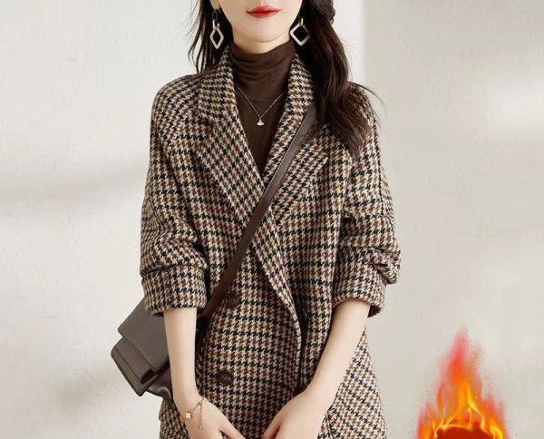 Palton de damă în carouri cu căptușeală și buzunar