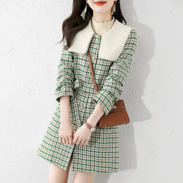 Palton elegant de dama cu guler lung