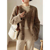 Moteriškas laisvalaikio pliušinis paltas su ovalia iškirpte