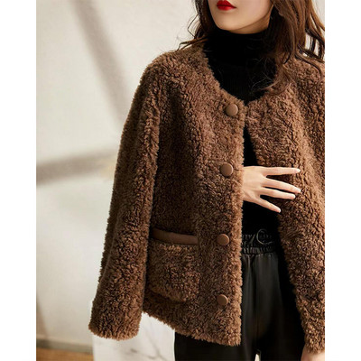 Moteriškas laisvalaikio pliušinis paltas su ovalia iškirpte