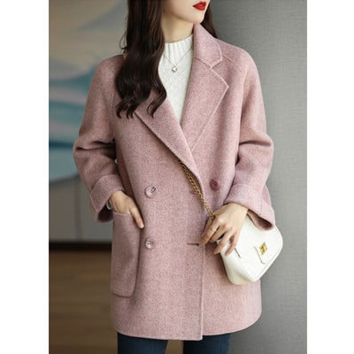 Novi model ženskog kaputa s V izrezom i gumbima