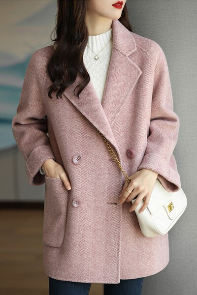 Novi model ženskog kaputa s V izrezom i gumbima