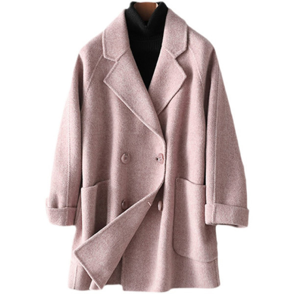 Novi model ženskog kaputa s V izrezom i gumbima