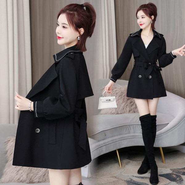 Moteriškas rudeninis paltas su klasikine apykakle ir sagomis