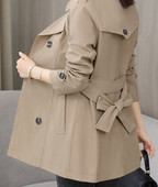 Εφαρμοσμένο μοντέλο γυναικείο αντιανεμικό με κουμπιά και τσέπη