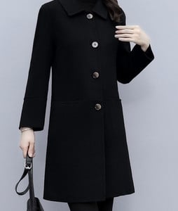 Ilgo moteriško palto laisvalaikio modelis su sagomis