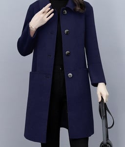 Ilgo moteriško palto laisvalaikio modelis su sagomis