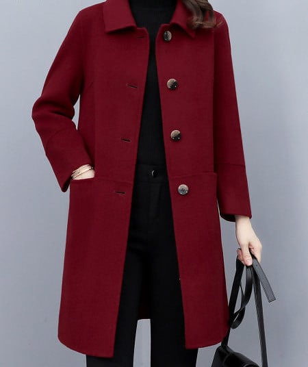 Ilgo moteriško palto laisvalaikio modelis su sagomis