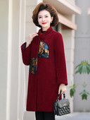 Elegantan ženski kaput sa šarenim motivima