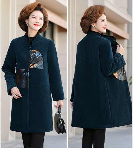 Elegantan ženski kaput sa šarenim motivima