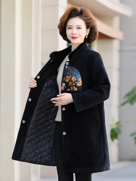 Elegantan ženski kaput sa šarenim motivima