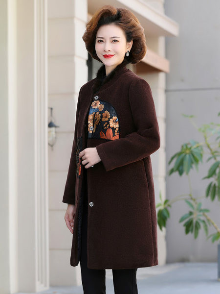 Elegantan ženski kaput sa šarenim motivima