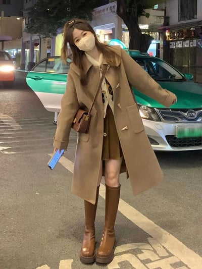 Moteriškas laisvalaikio paltas su ilga apykakle