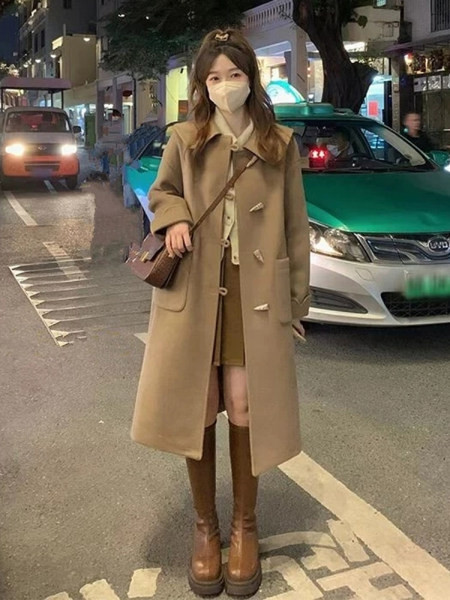 Moteriškas laisvalaikio paltas su ilga apykakle