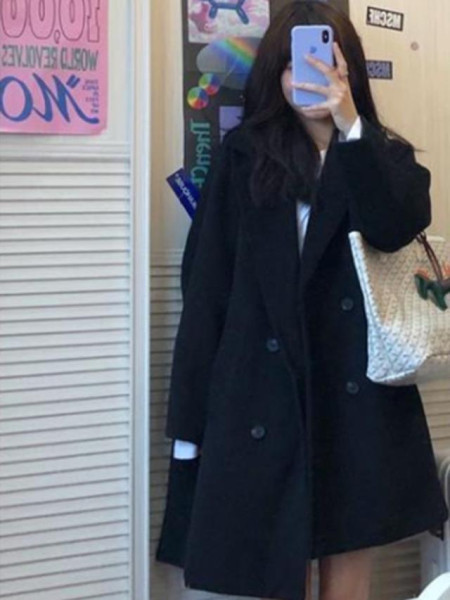 Palton de dama model larg cu buzunar si nasturi