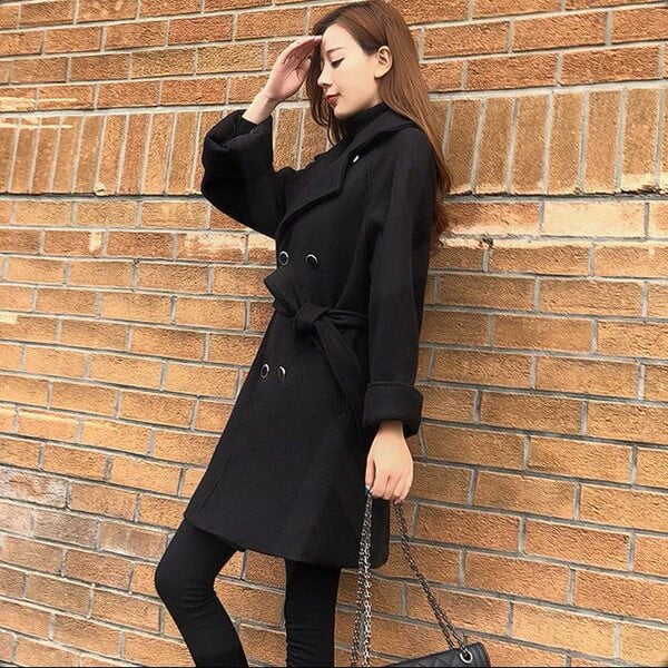 Κομψό γυναικείο παλτό με φαρδιά μανίκια