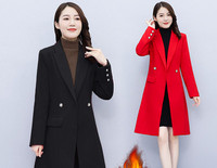 Γυναικείο εφαρμοστό παλτό με ζώνη και μεταλλικό στοιχείο