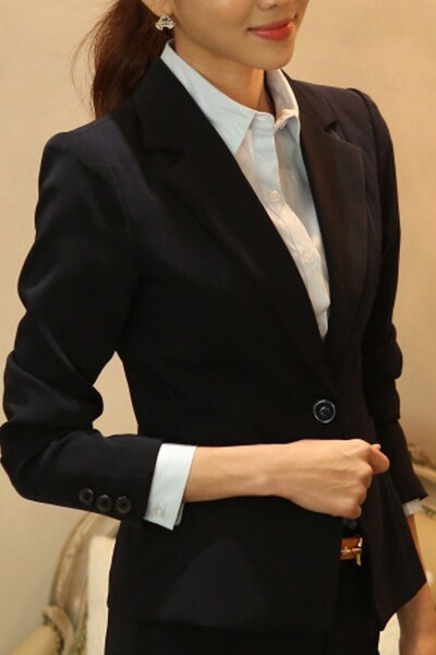 Elegantiška juoda moteriška striukė