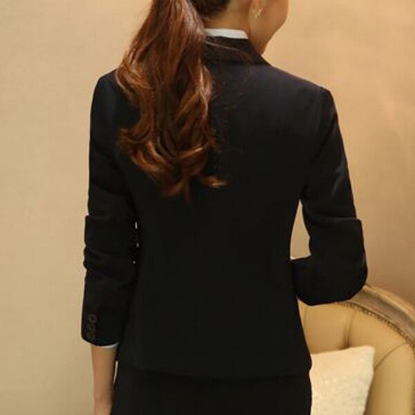 Elegantiška juoda moteriška striukė