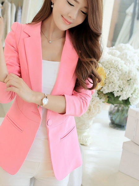 Įvairių spalvų moteriškas švarkas su kišenėmis