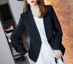 Moteriškas švarkas trijų spalvų modelis