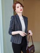 Moteriškas švarkas – dryžuotas klasikine apykakle