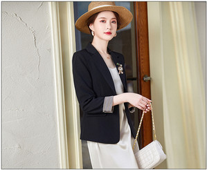 Κομψό γυναικείο σακάκι με 3D στοιχείο