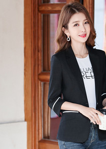 Καθαρό γυναικείο σακάκι