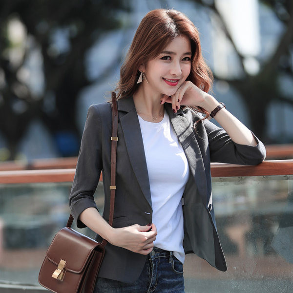 Καθαρό γυναικείο σακάκι