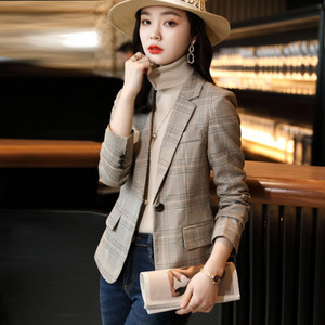 Geaca dama in carouri cu inchidere cu nasture si buzunar