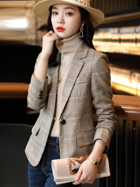 Geaca dama in carouri cu inchidere cu nasture si buzunar