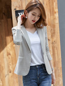 Kelių spalvų moteriškas švarkas su kišene