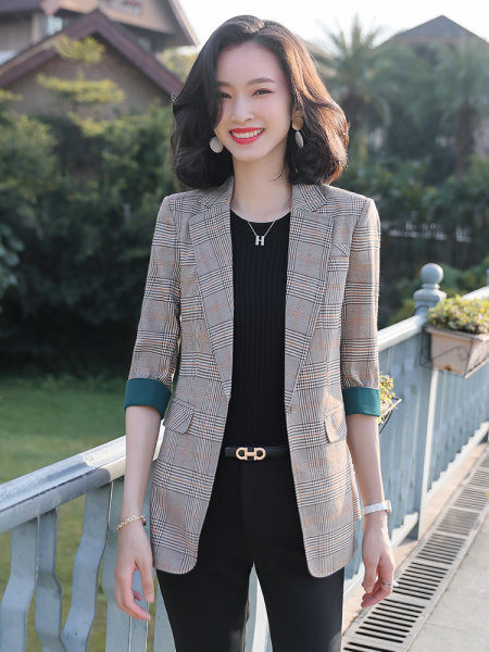 Blazer în carouri pentru damă