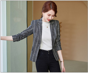 Γυναικείο μακρυμάνικο σακάκι με ρίγες