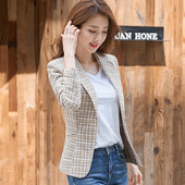 Trijų spalvų moteriškas švarkas su kišene