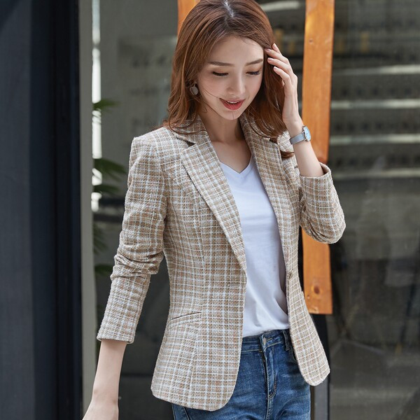 Trijų spalvų moteriškas švarkas su kišene