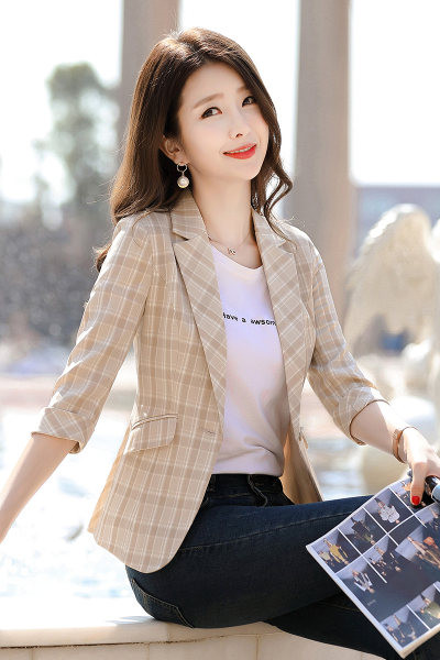 Moteriška dviejų atspalvių languota striukė su kišene