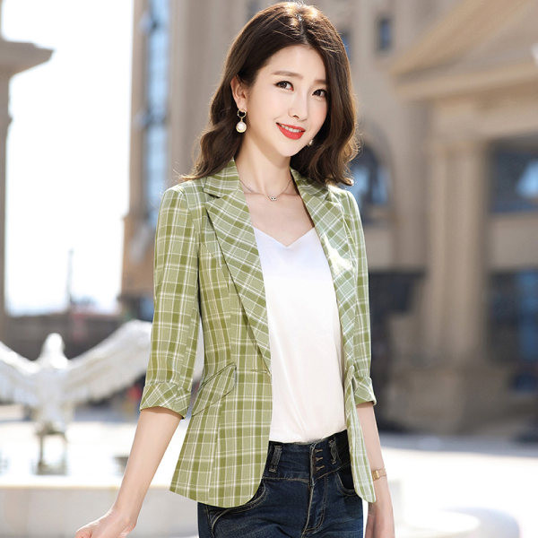 Moteriška dviejų atspalvių languota striukė su kišene