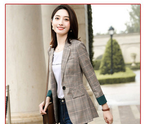 Elegantiškas moteriškas švarkas su - ilgomis rankovėmis