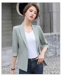 Trijų spalvų moteriškas švarkas su kišene