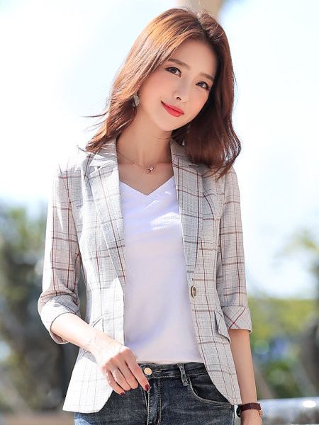 Geaca in carouri model cu maneci 3/4