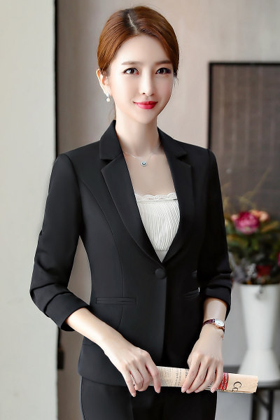 Moteriška proginė striukė ilgomis rankovėmis ir sagomis