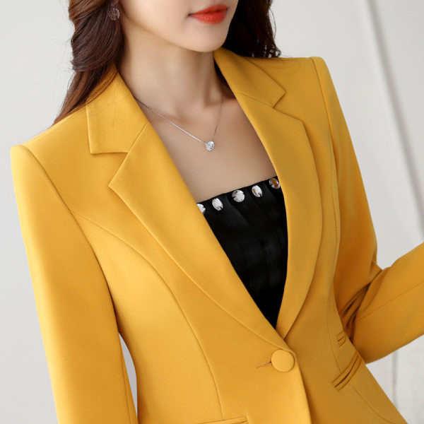 Moteriška proginė striukė ilgomis rankovėmis ir sagomis