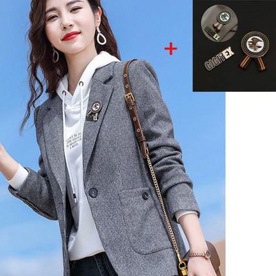 Φθινοπωρινό γυναικείο σακάκι με 3D στοιχείο