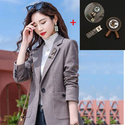 Φθινοπωρινό γυναικείο σακάκι με 3D στοιχείο