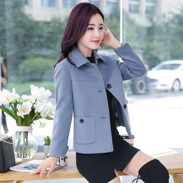 Laisvalaikio moteriškas švarkas su klasikine apykakle